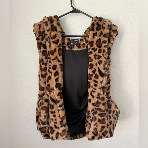 Love Tree Leopard Print Teddy Jacket - Picture 2 of 5